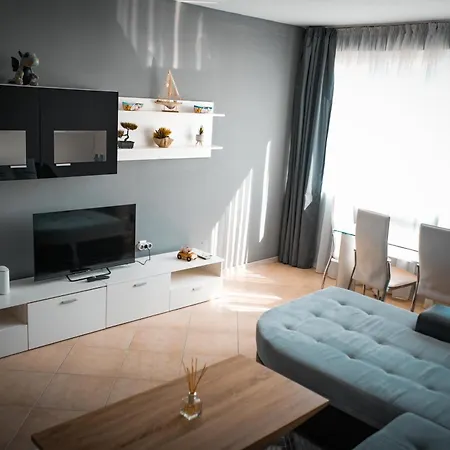 Immaculate 1-bed In Sunny *