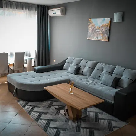 Immaculate 1-bed In Sunny Apartment